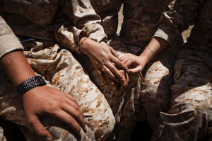 மேற்கண்ட படங்கள் - ஜேகப் ரஸ்ஸல் அவர்களால் எடுக்கப்பட்டவை. படங்கள் இங்கிருந்து. http://edition.cnn.com/2015/03/12/world/cnnphotos-female-peshmerga-fighters/ அங்கே ஒரு சிறு ஆங்கிலக் கட்டுரையும் இருக்கிறது. இவற்றில் ஒன்றிலும் கில்யஸ் அவர்கள் இல்லை)