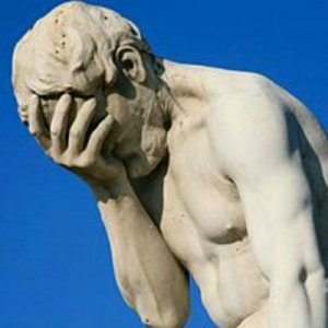 cringing_statue-france-paris-jardin-des-tuilleries